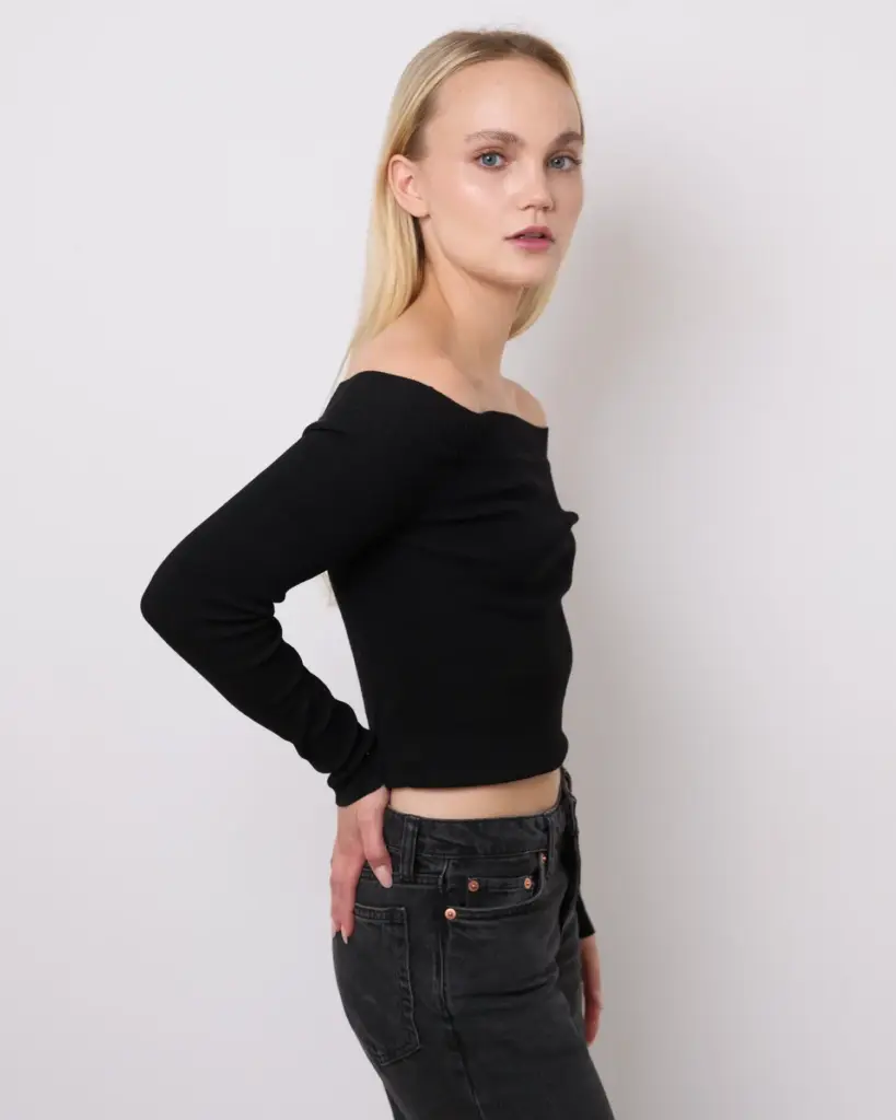 Nahes Modelportrait mit natürlichem Ausdruck und klarem Blick